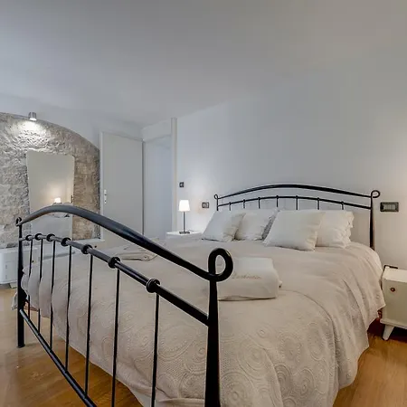 Temple Luxury & Guest house