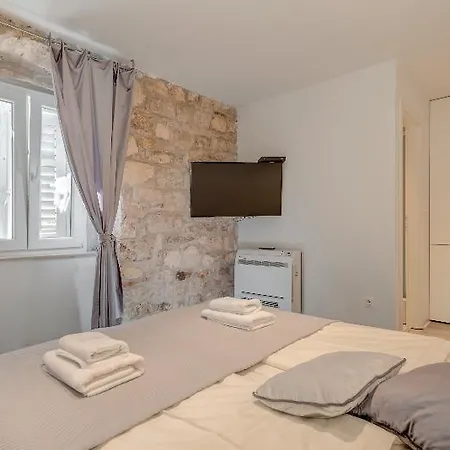 Temple Luxury & Guest house