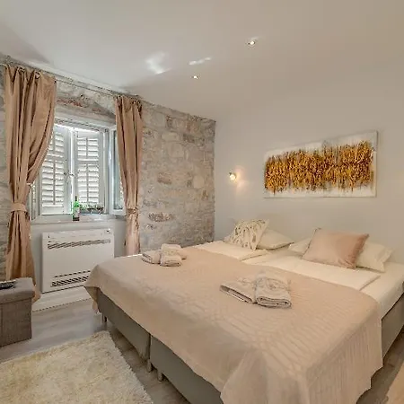 Temple Luxury & Guest house