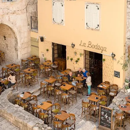 Guest house Temple Luxury & Split